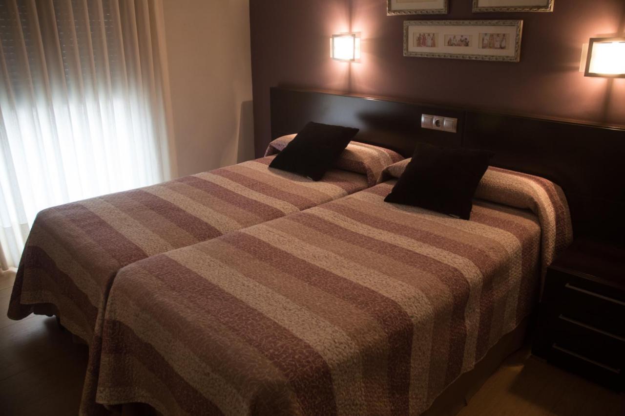Hostal El Lechuguero Cascante Esterno foto