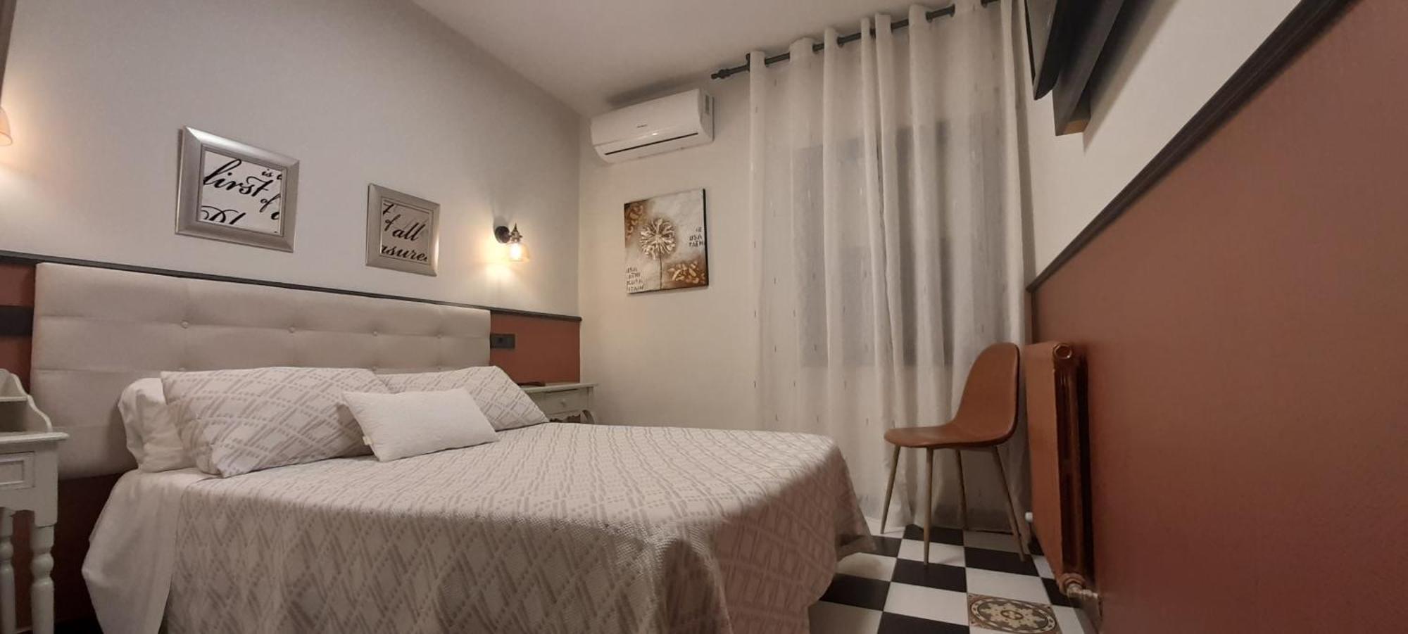 Hostal El Lechuguero Cascante Esterno foto