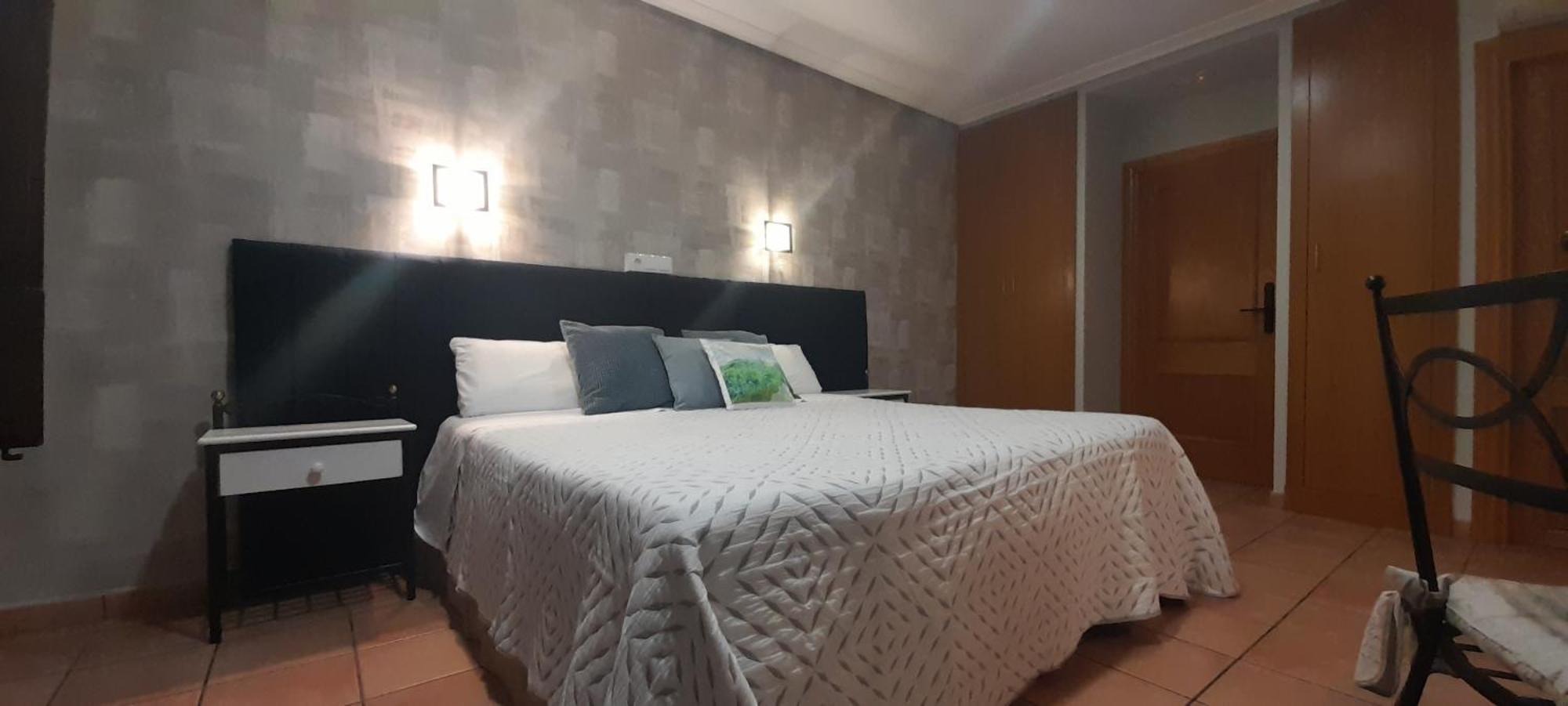 Hostal El Lechuguero Cascante Esterno foto